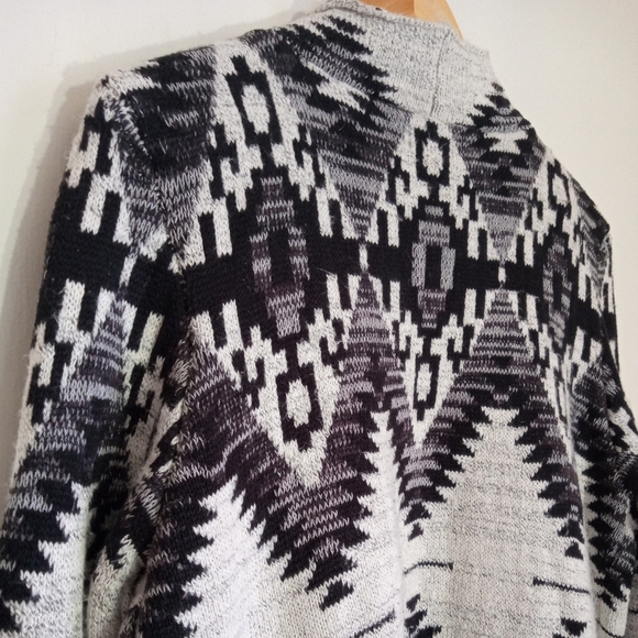 Jeans by Buffalo Aztec Patterned Black and White Waterfall Cardigan Sweater - Picture 11 of 11